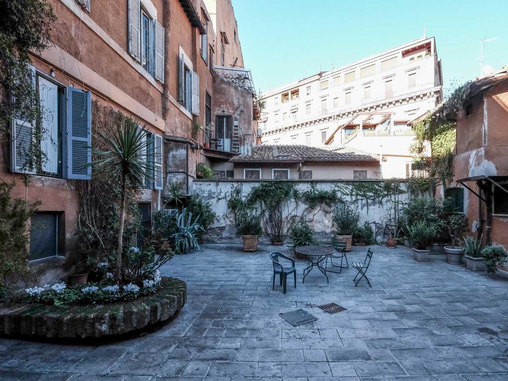 Ancient Trastevere Vespa Loft Apartment โรม ภายนอก รูปภาพ